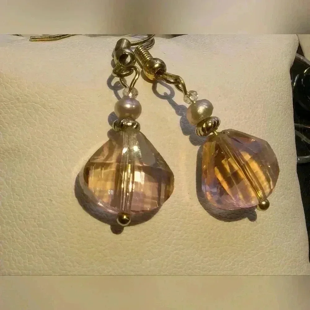 NWOT Blush Irredecent Fresh Water Pearl Earrings